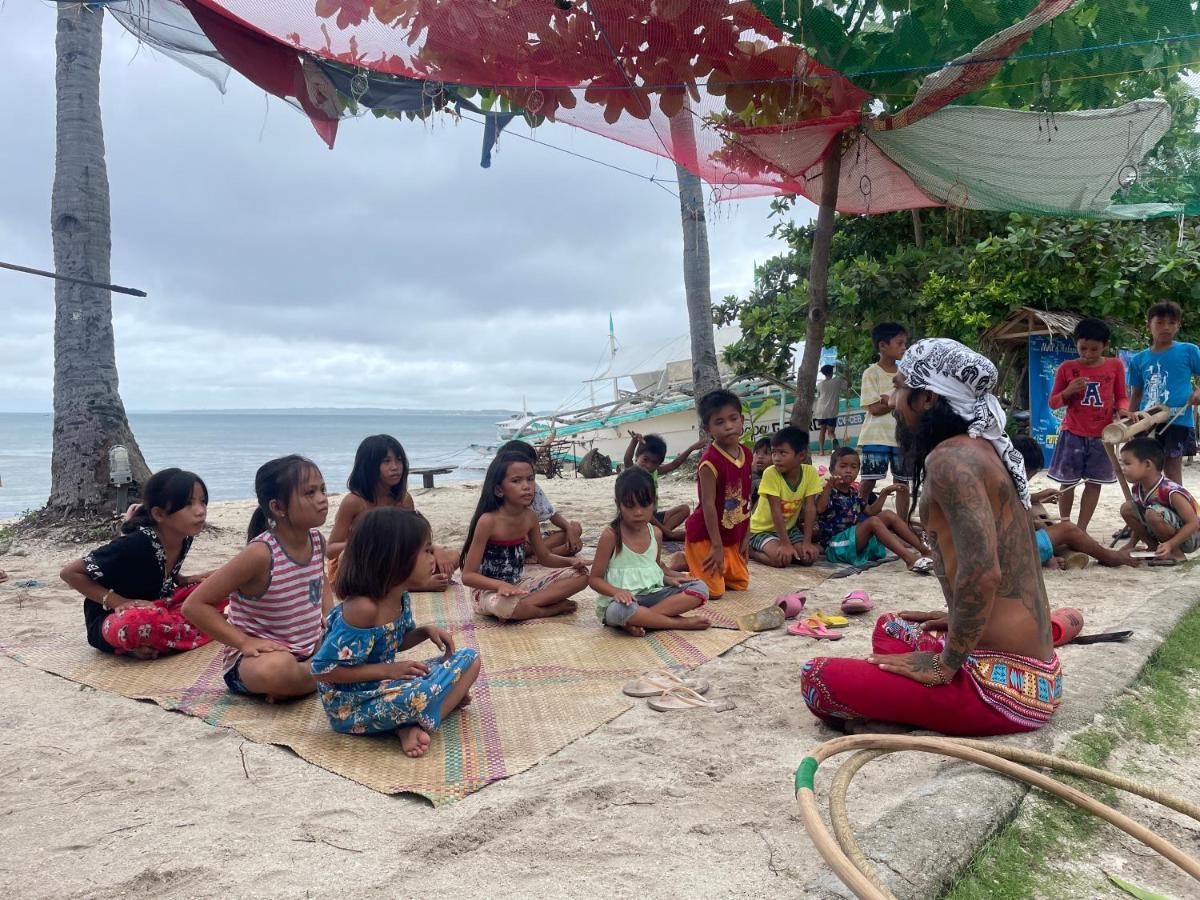 Хостел Tribal Huts Community Daanbantayan Экстерьер фото