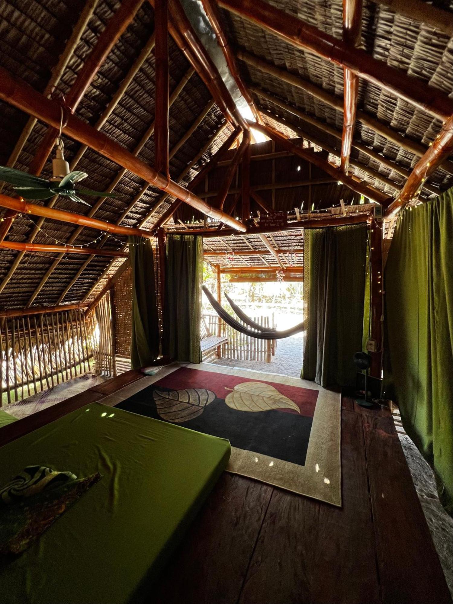 Хостел Tribal Huts Community Daanbantayan Номер фото