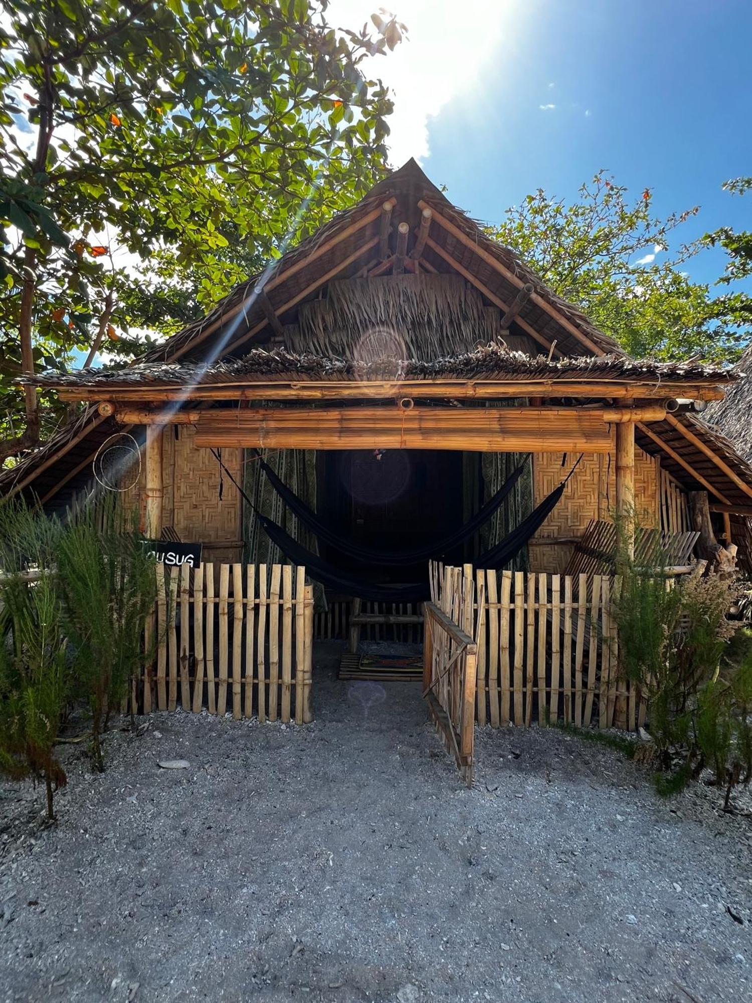 Хостел Tribal Huts Community Daanbantayan Экстерьер фото