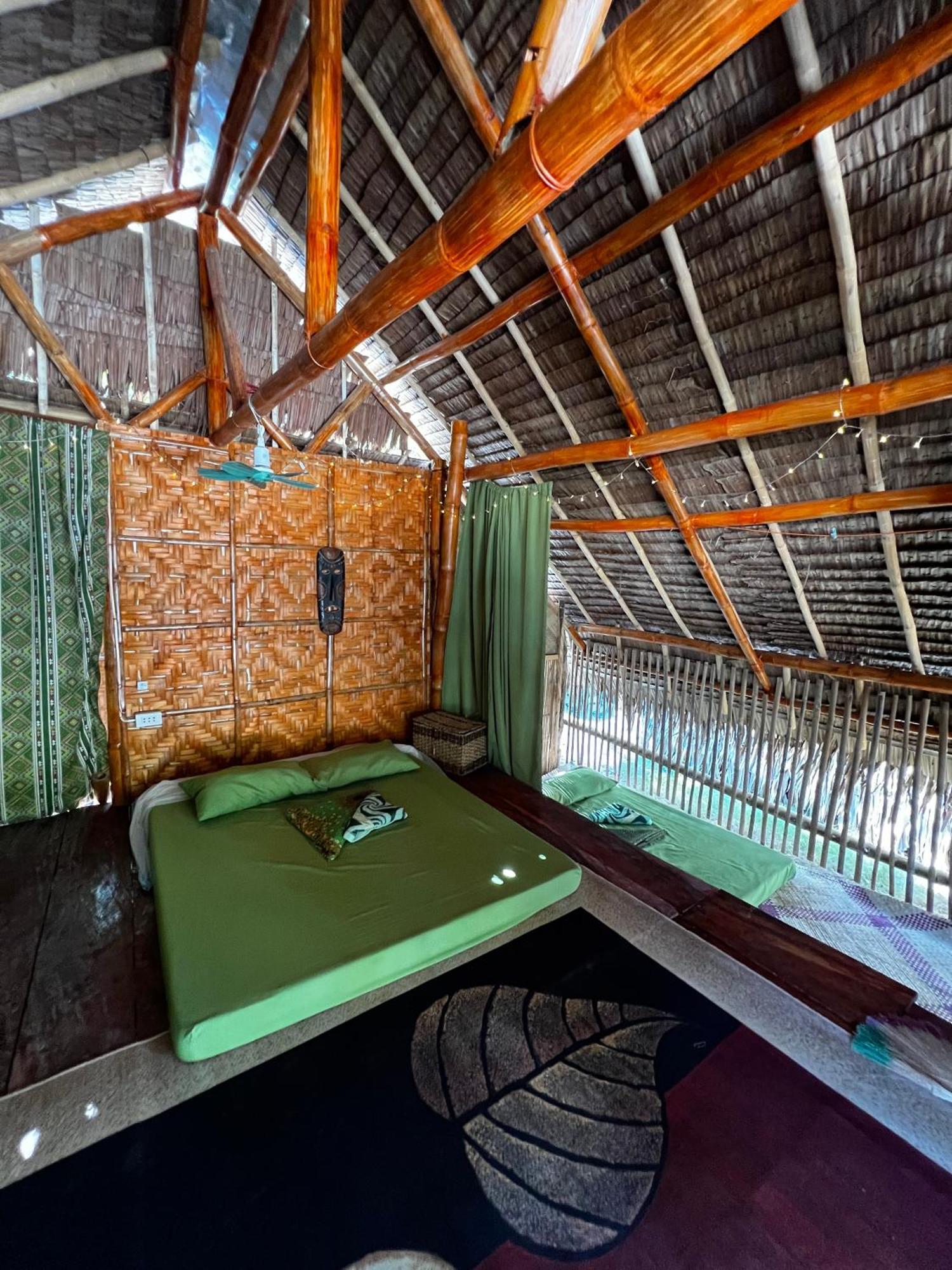 Хостел Tribal Huts Community Daanbantayan Номер фото
