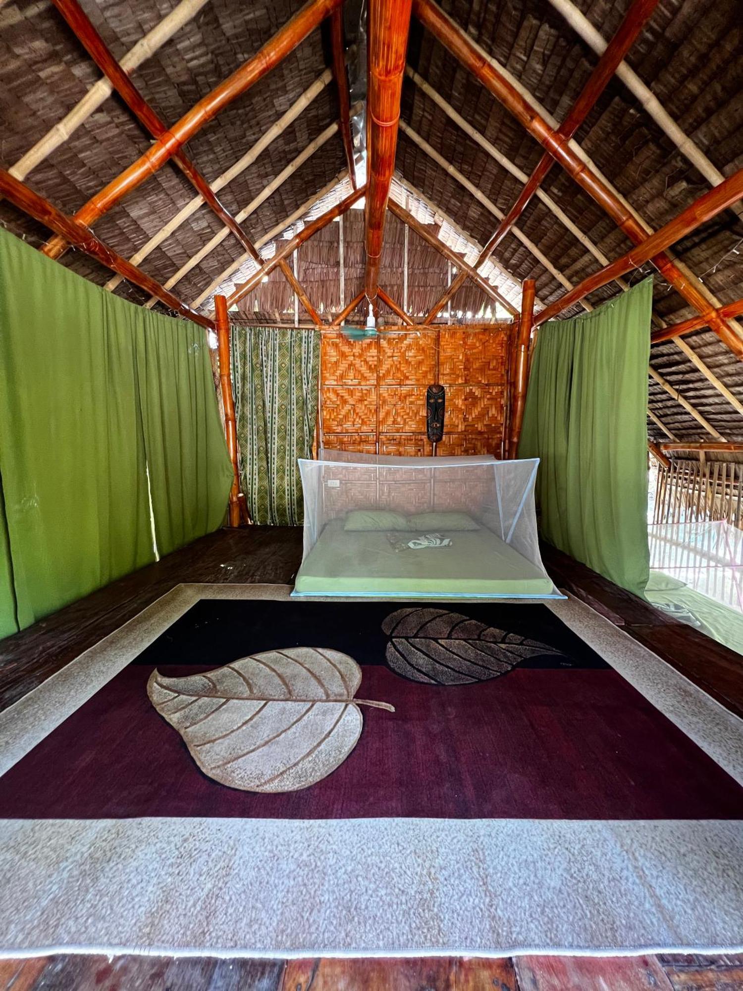 Хостел Tribal Huts Community Daanbantayan Экстерьер фото