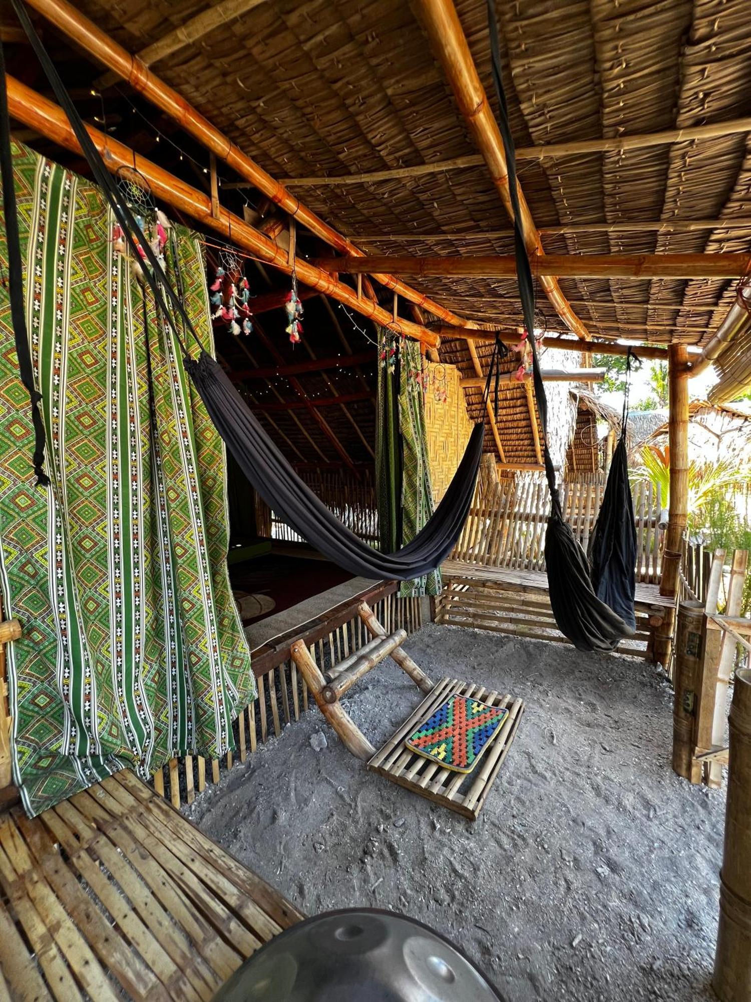 Хостел Tribal Huts Community Daanbantayan Экстерьер фото