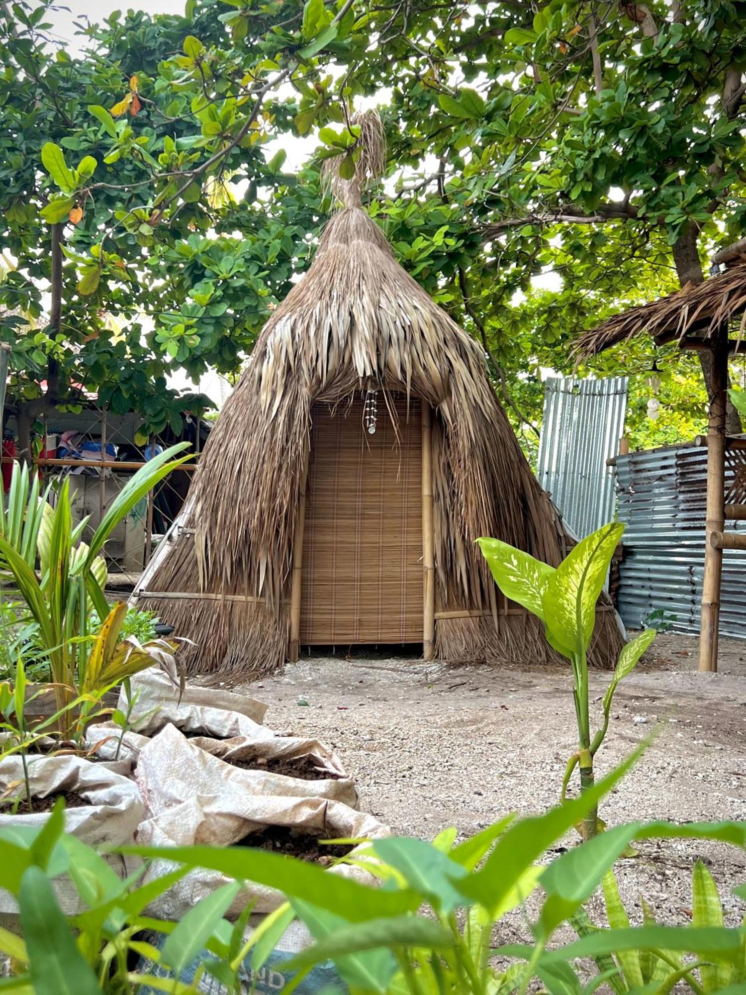 Хостел Tribal Huts Community Daanbantayan Номер фото