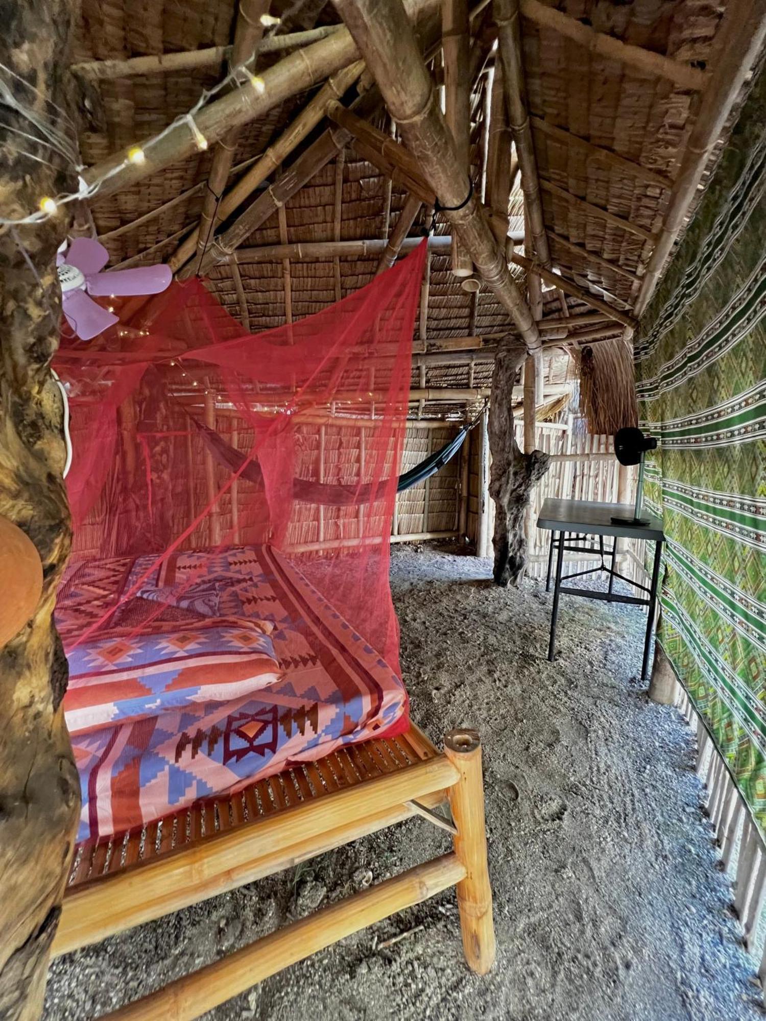 Хостел Tribal Huts Community Daanbantayan Экстерьер фото